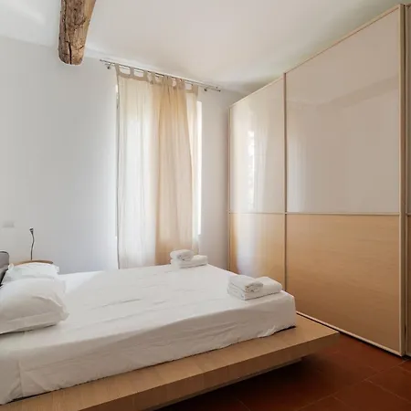Guesthost - Cassina De' Pomm - Lovely Daire *